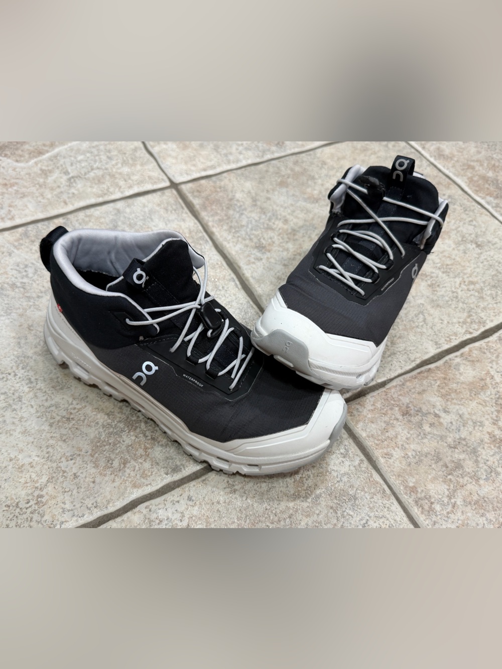 On Cloudhero Mid Waterproof Shoes Youth Sz 5